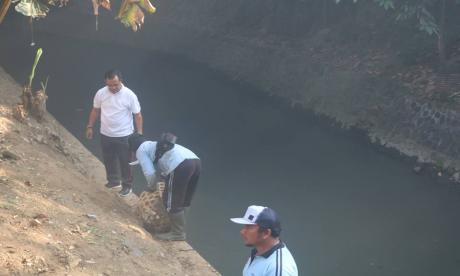 Kerja Bakti di Sungai Lobong, Jalan Meduri
