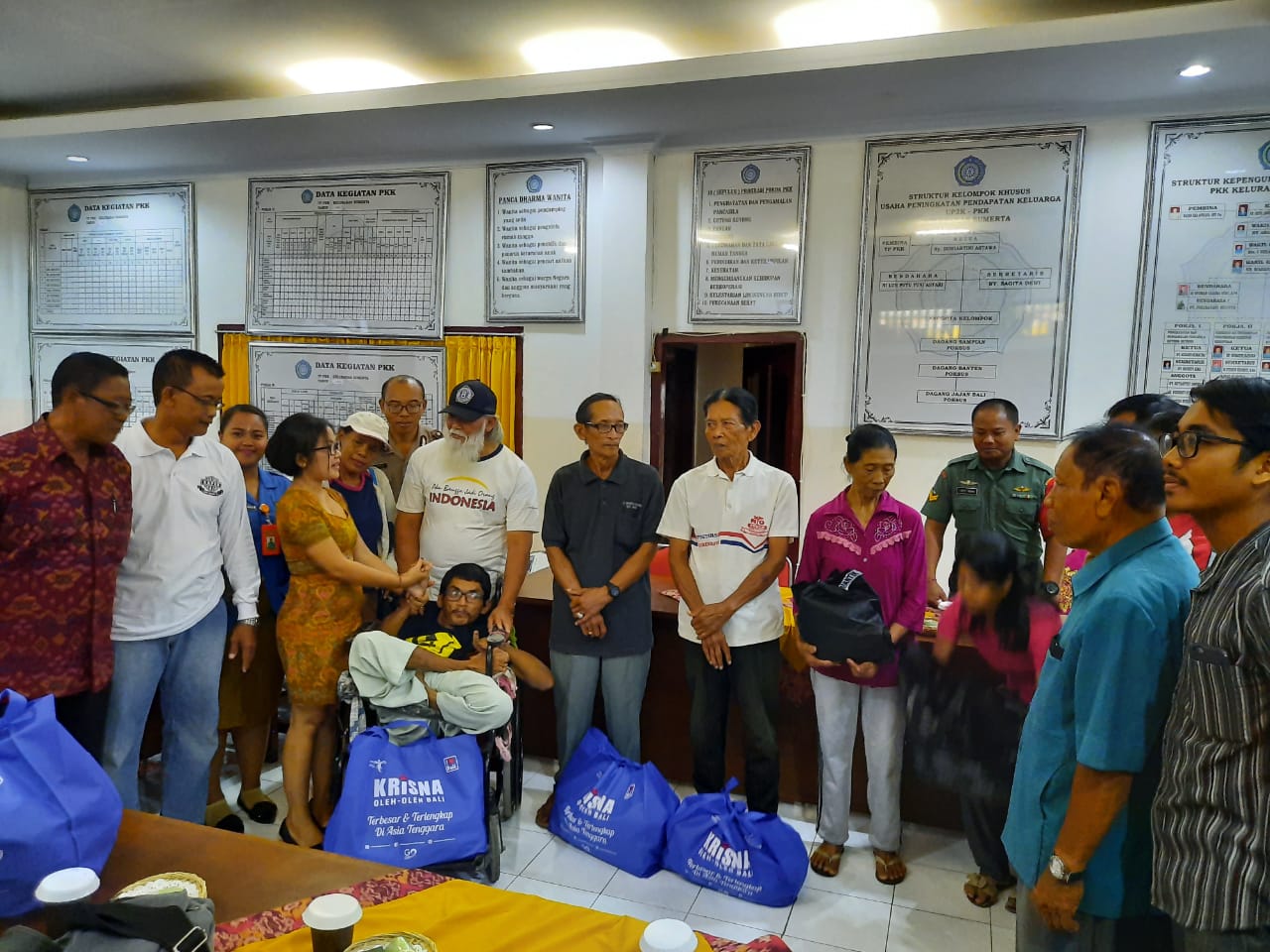 PEMBERIAN BANTUAN SEMBAKO - RTM, LANSIA TERLANTAR DAN PETUGAS KEBERSIHAN