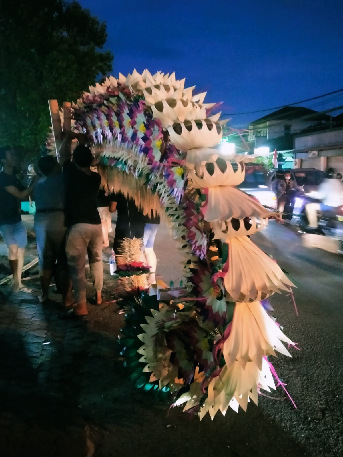 Persiapan lomba Penjor sebagai rangkaian perayaan HUT ke-66 Sekaa Teruna 