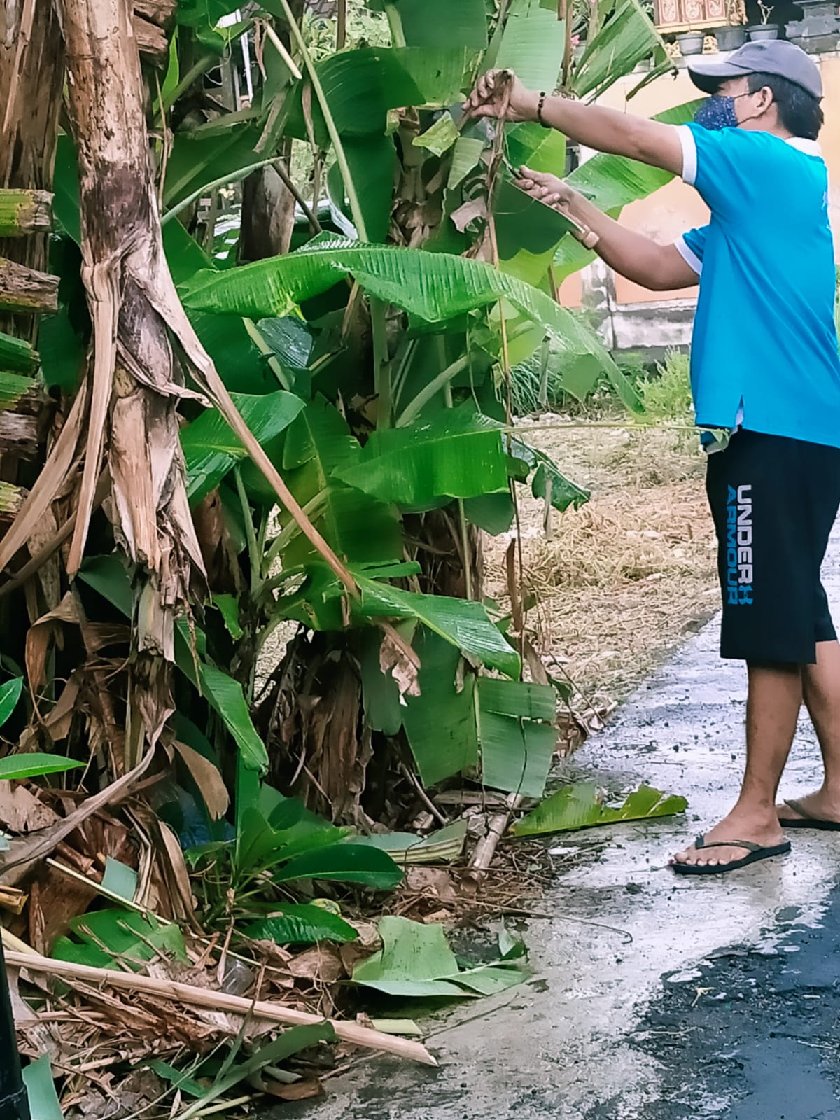 Kerja bakti minggu bersih lingkungan di areal Jl. Akasia XIII, Lingkungan Buaji Sari