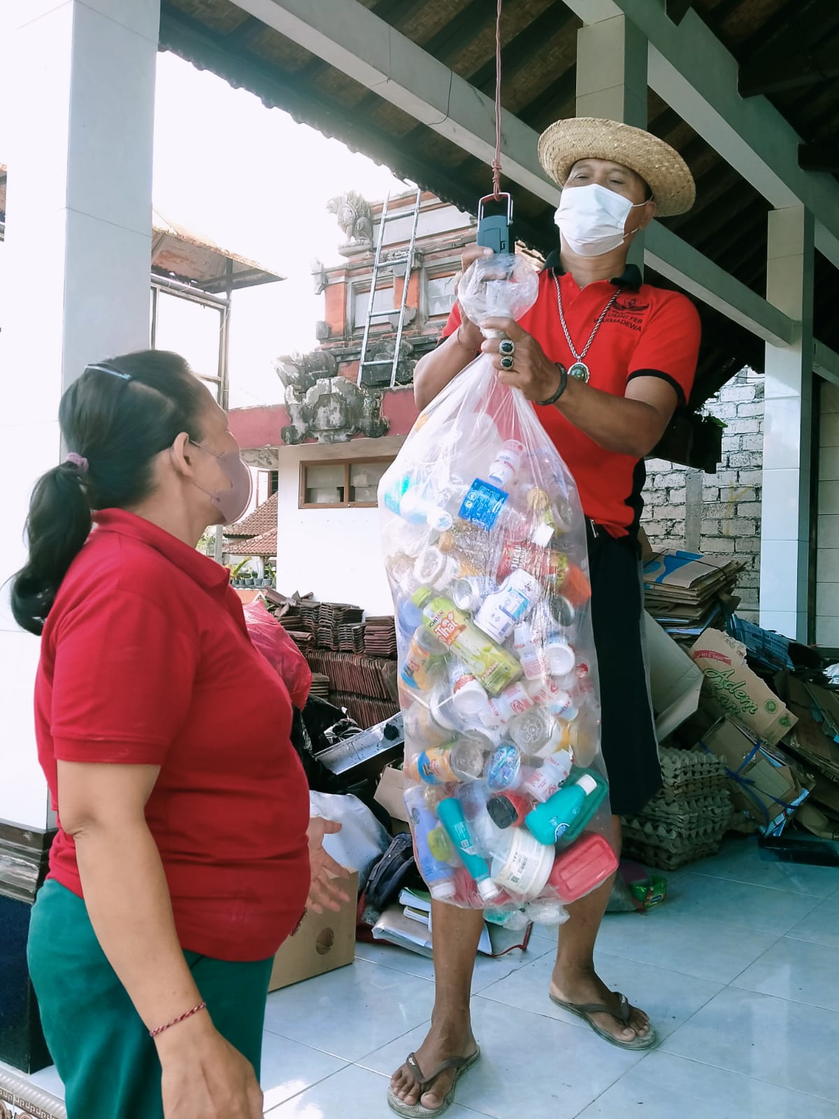 Giat peduli lingkungan Bank Sampah Buaji Suling Lestari Link/Br. Buaji Sari