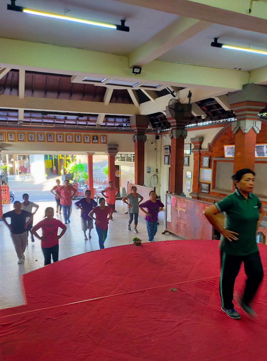  Senam lansia secara berkala maupun berkelanjutan di banjar/lingkungan Abian Kapas Tengah, Kelurahan