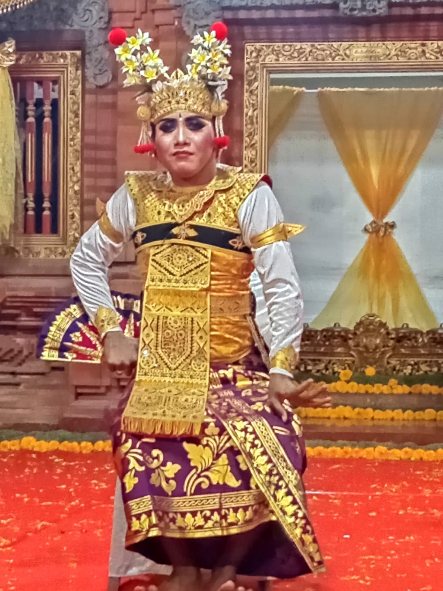 Sesolahan tarian sakral Gandrung di banjar Ketapian Kelod