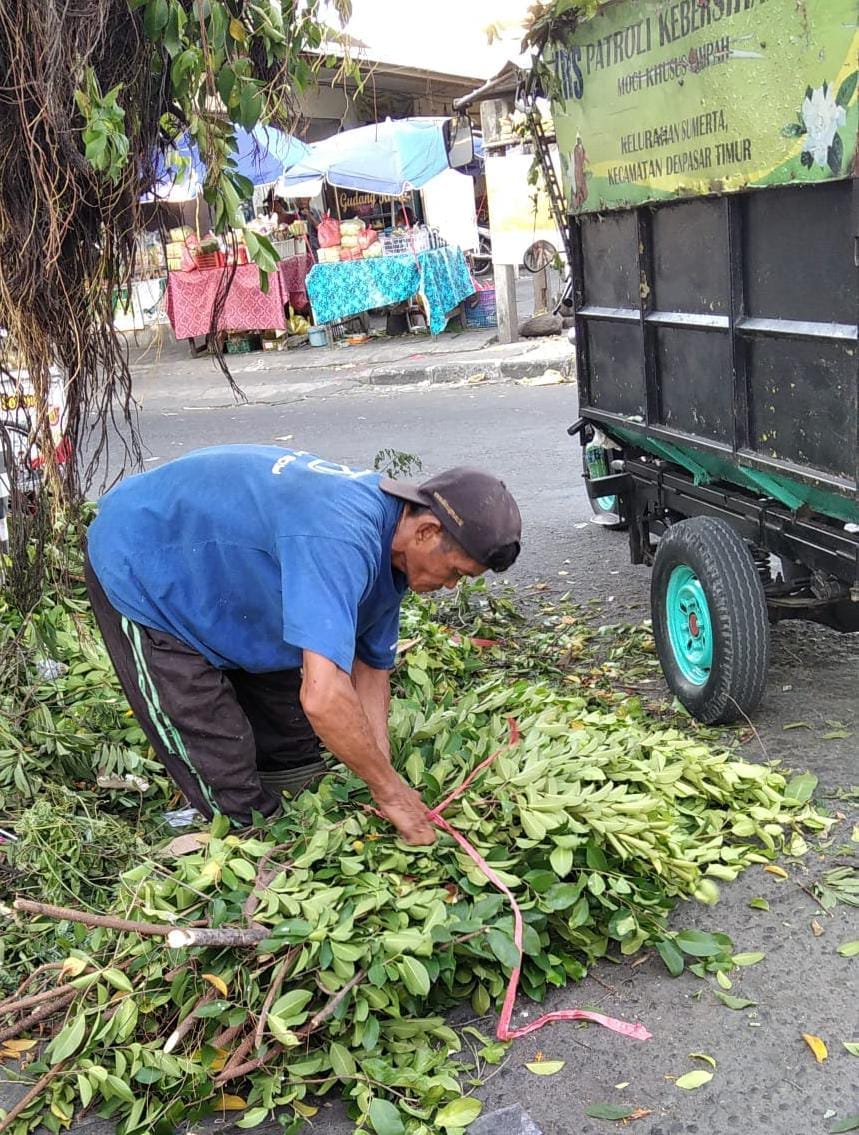 Atensi kebersihan lingkungan telajakan (got/selokan serta sungai) secara berkala dan berkelanjutan o
