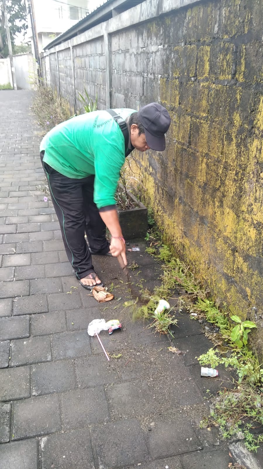  Atensi kebersihan lingkungan telajakan got/selokan serta sungai secara berkala dan berkelanjutan 