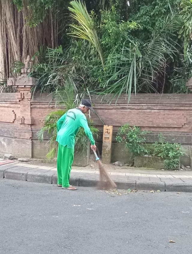 Atensi kebersihan lingkungan telajakan got selokan serta sungai