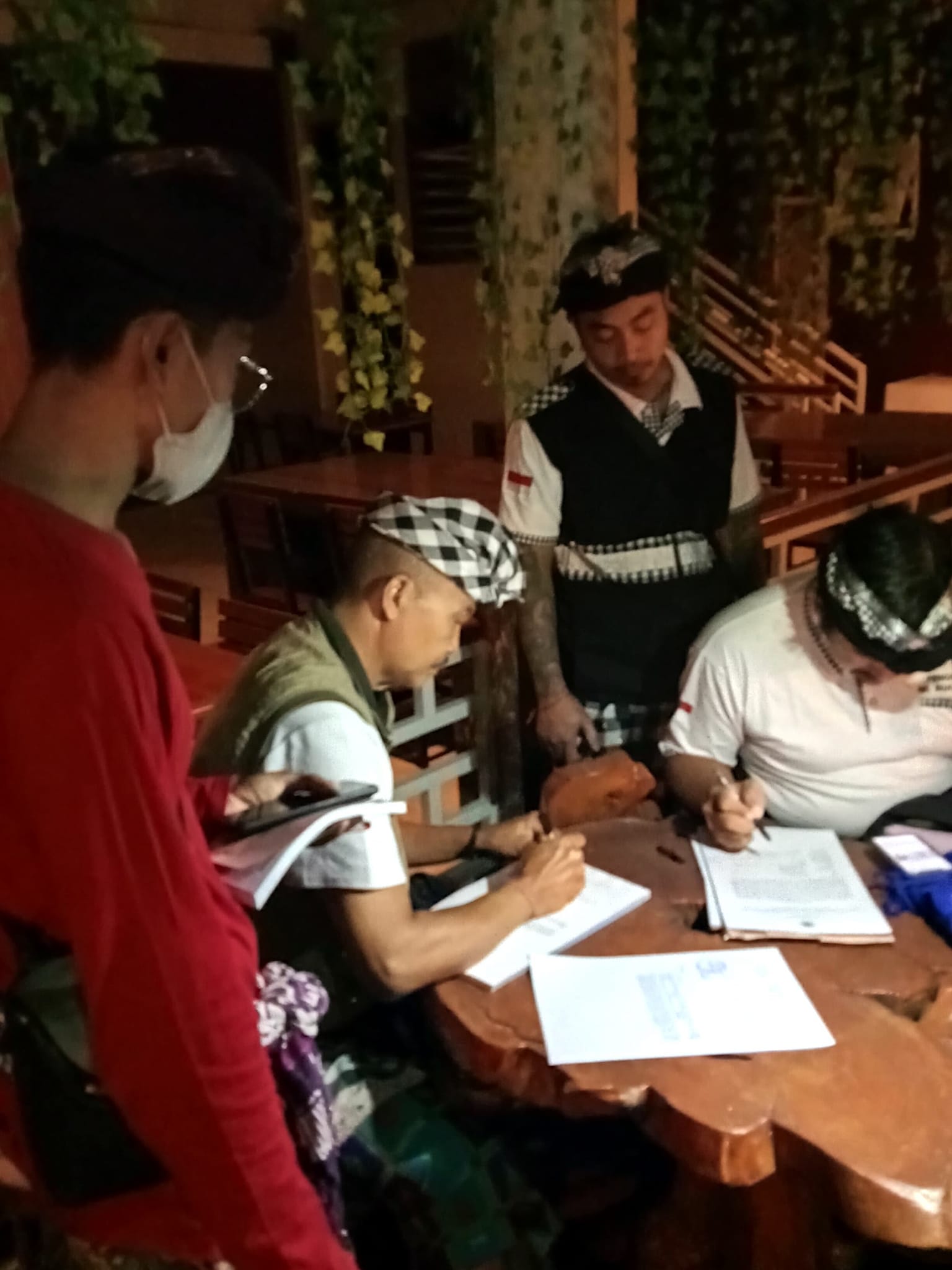 Pengendalian mobilitas dan penertiban administrasi penduduk non permanen secara berkala dan berkelan