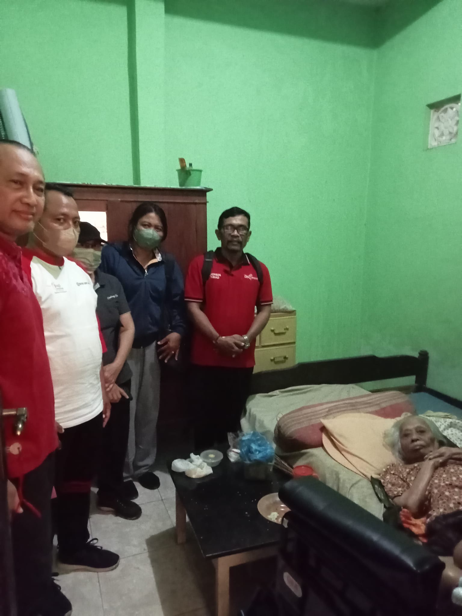 Pendampingan dan fasilitasi penyerahan bantuan kursi roda dari Dinas Sosial Kota Denpasar bagi warga