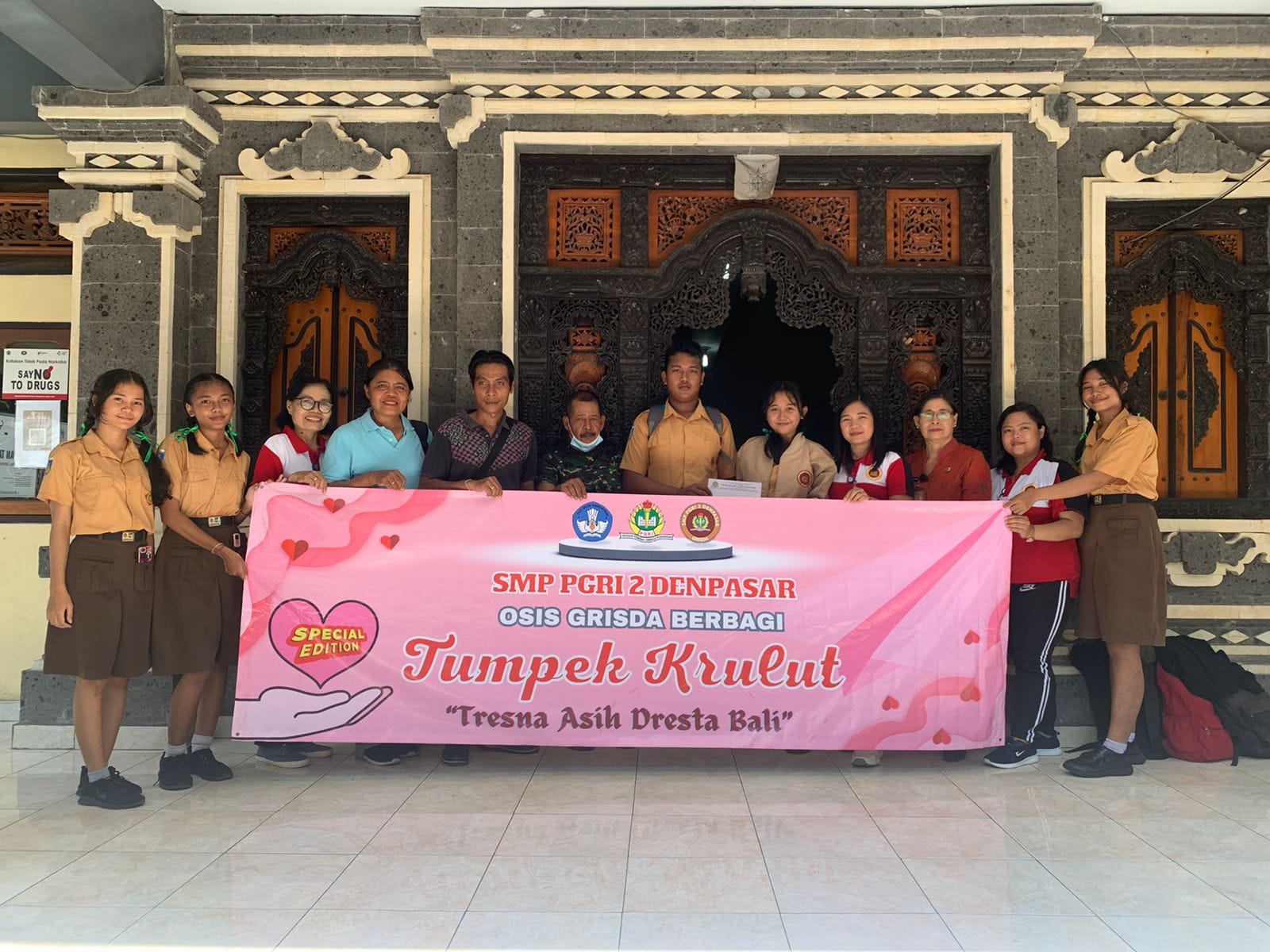 Bentuk Peduli dan Berbagi Kasih yang dilaksanakan oleh satuan pendidikan SMP PGRI 2 Denpasar