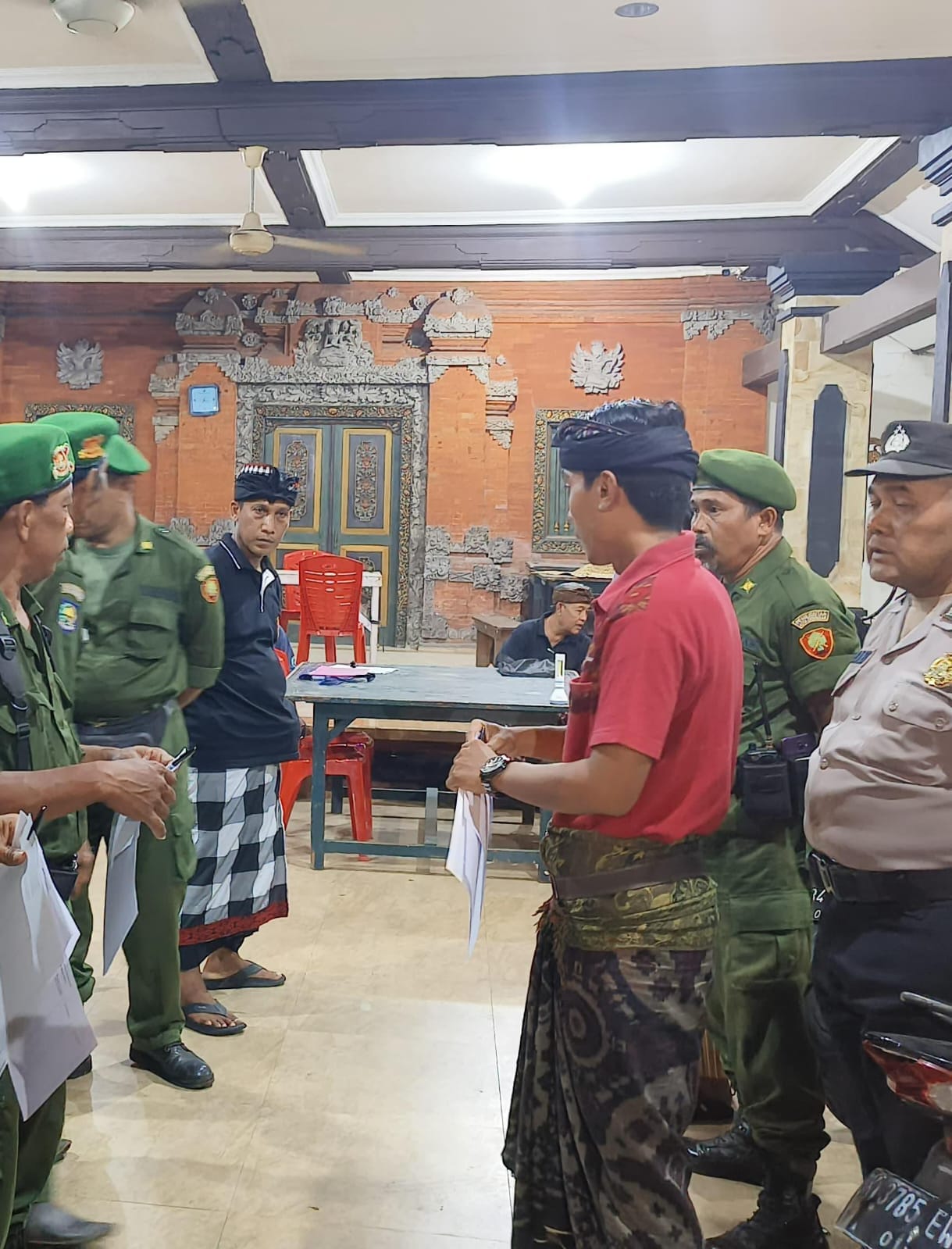 Pengendalian mobilitas dan penertiban administrasi penduduk non permanen secara berkala dan berkelan