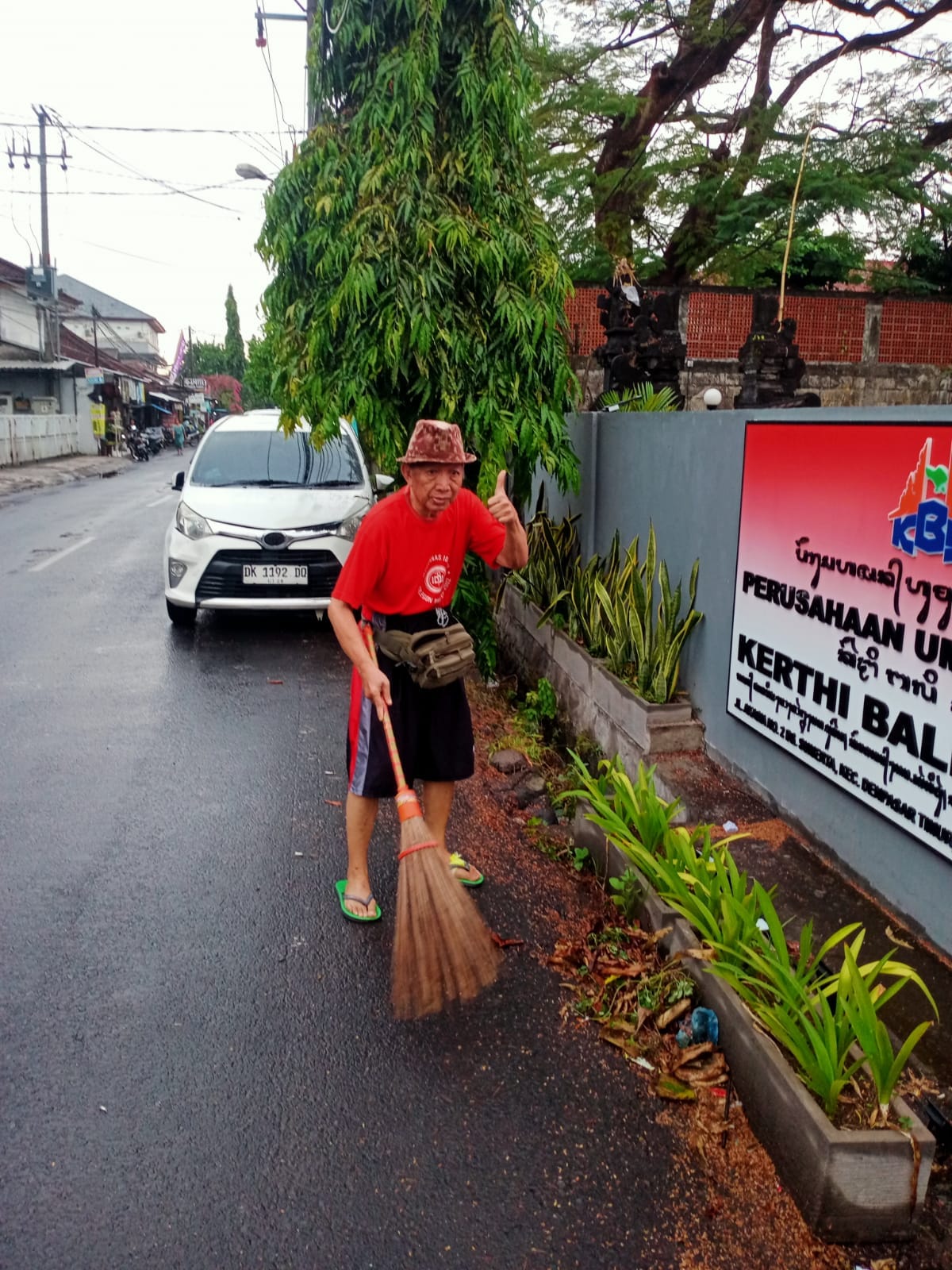 Atensi kebersihan lingkungan telajakan (got/selokan serta sungai) secara berkala dan berkelanjutan o