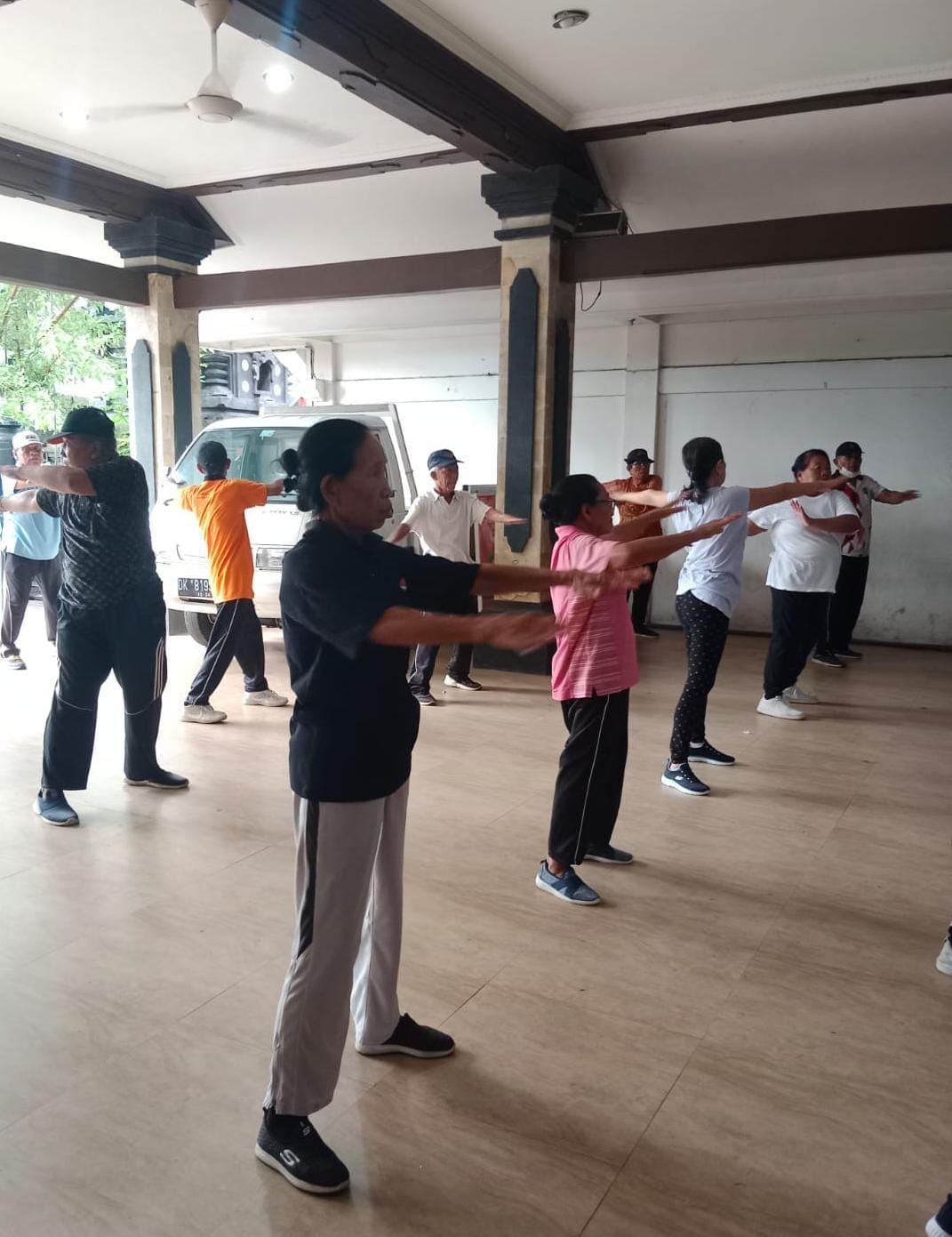Senam lansia secara berkala maupun berkelanjutan di banjar/lingkungan Abian Kapas Kaja