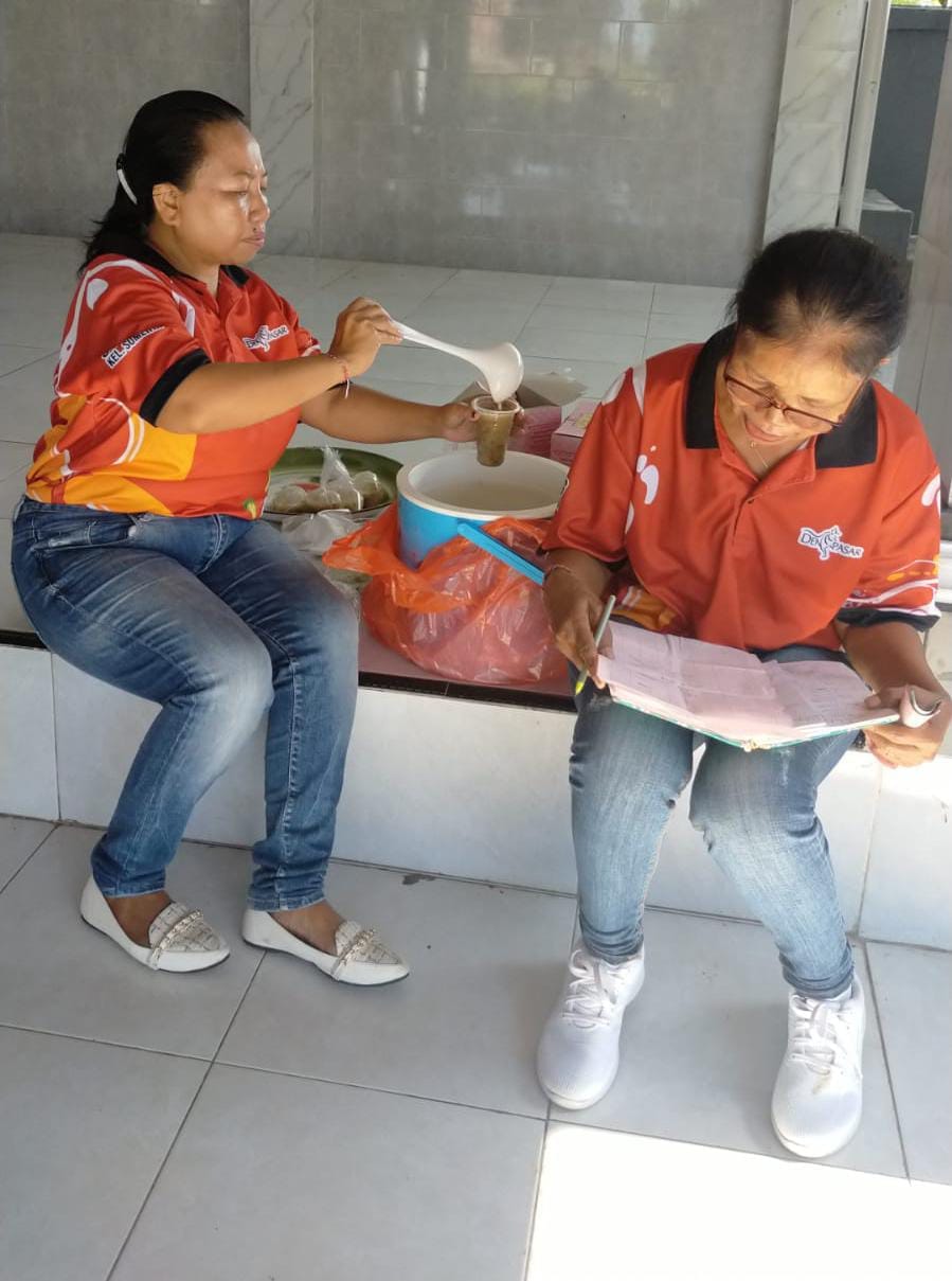 Pemantauan kondisi kesehatan melalui kegiatan posyandu balita dan lansia 