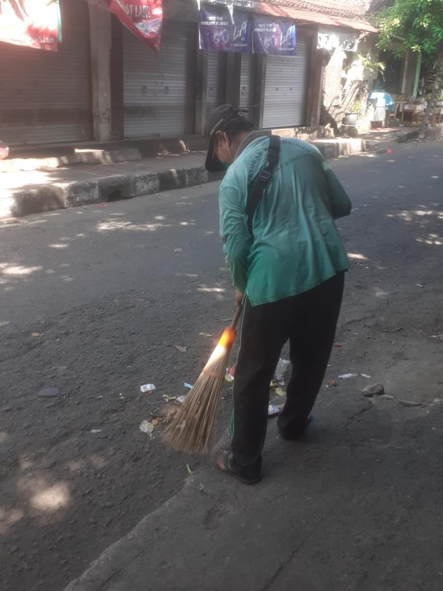  Atensi kebersihan lingkungan telajakan (got/selokan serta sungai) secara berkala