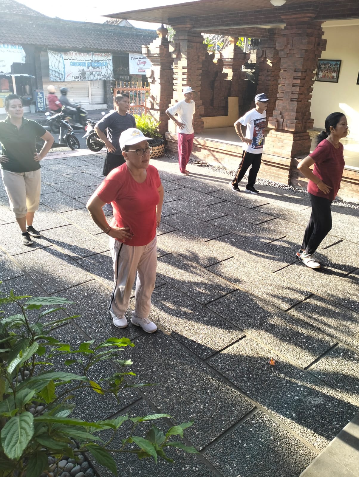 Senam lansia pemeriksaan kesehatan berkala maupun berkelanjutan di banjar Ketapian Ketapian Kelod