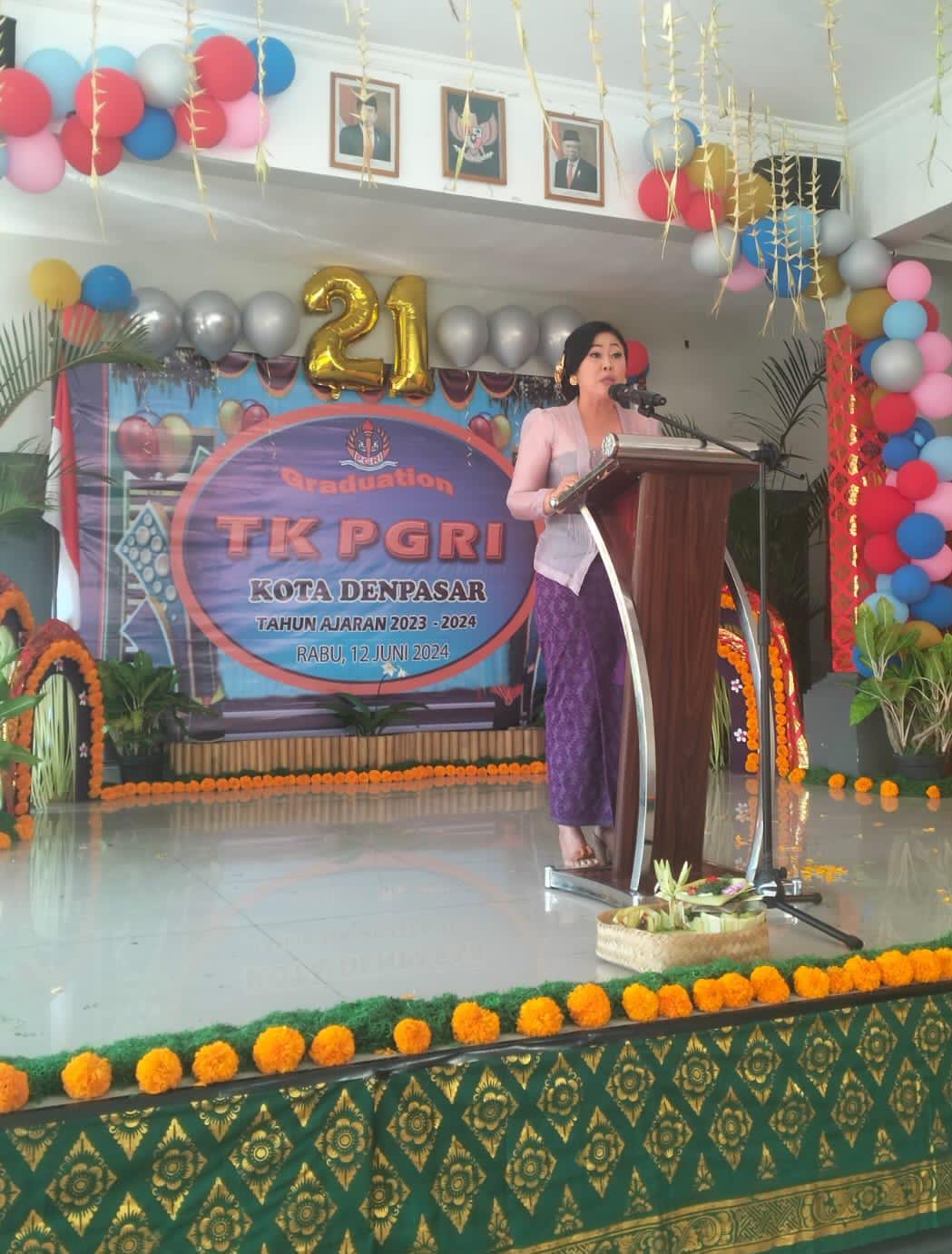 Acara pelepasan siswa TK/PAUD PGRI Kota Denpasar yang dihadiri oleh Kasi.PM &  Kesra didampingi Kepa