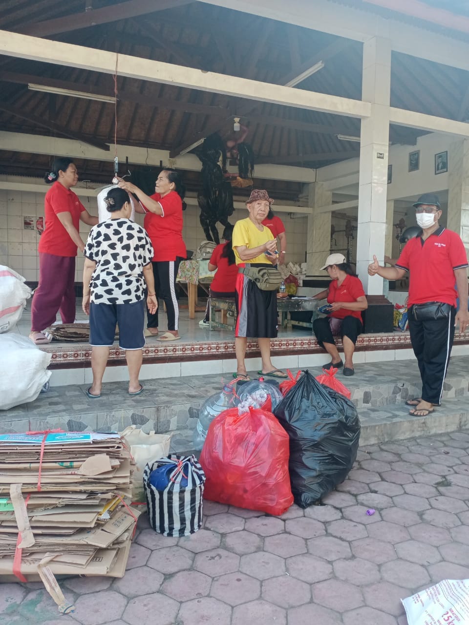 Giat peduli lingkungan melalui aktivitas menjadi nasabah sekaligus menabung secara berkala