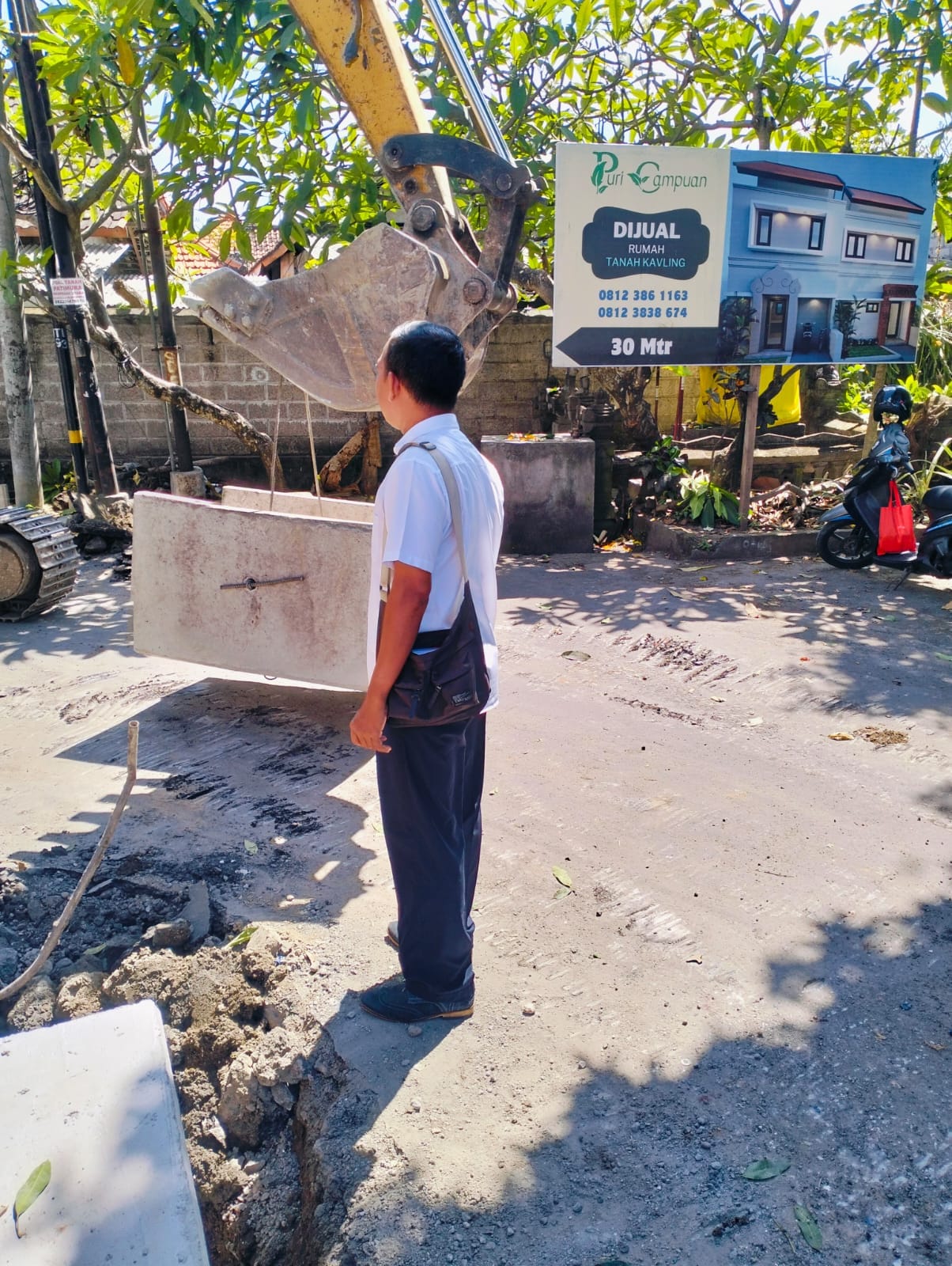 Pemantauan/monitoring pelaksanaan pekerjaan rekonstruksi jalan dan perbaikan saluran air