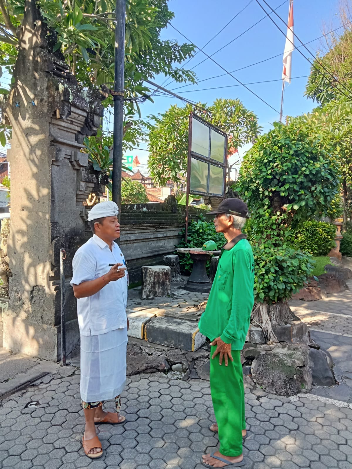 Atensi kebersihan lingkungan telajakan (got/selokan serta sungai) secara berkala dan berkelanjutan o