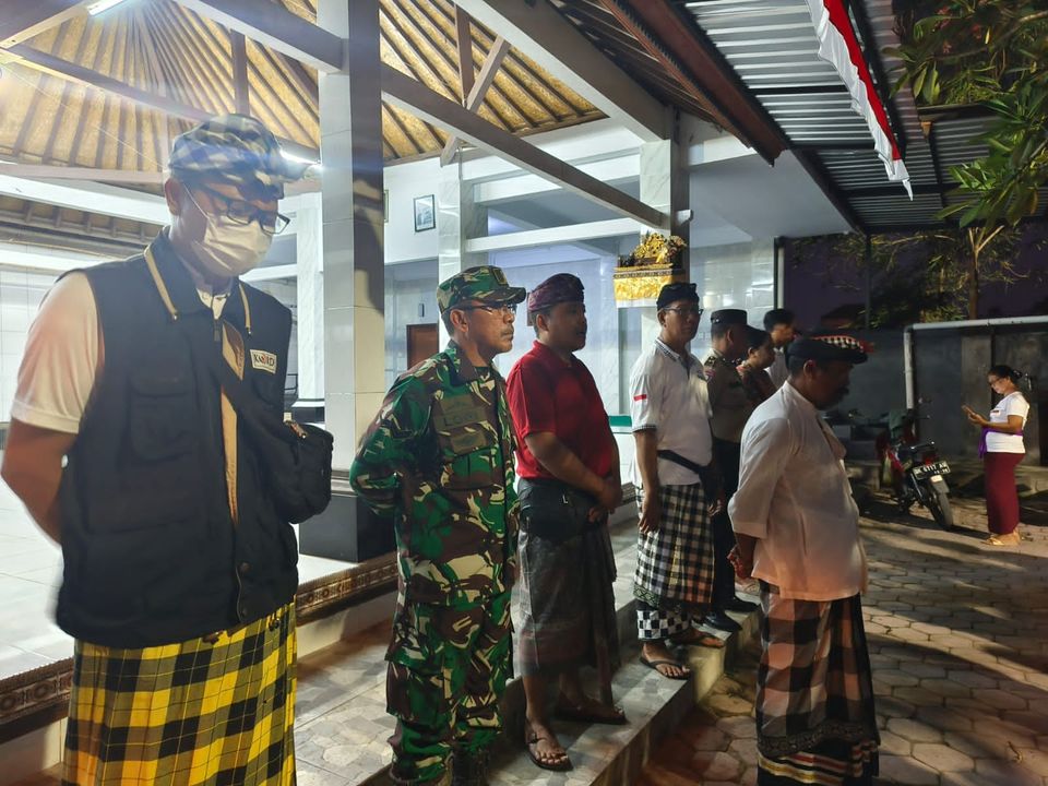 Pemantauan dan pengendalian kamtibmas di lingkungan/banjar Buaji Sari, Kelurahan Sumerta