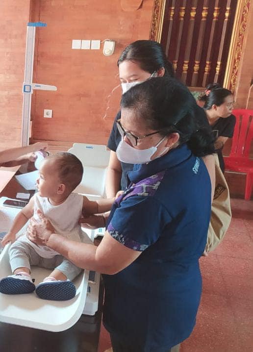 Pemantauan kondisi kesehatan melalui kegiatan posyandu balita dan lansia