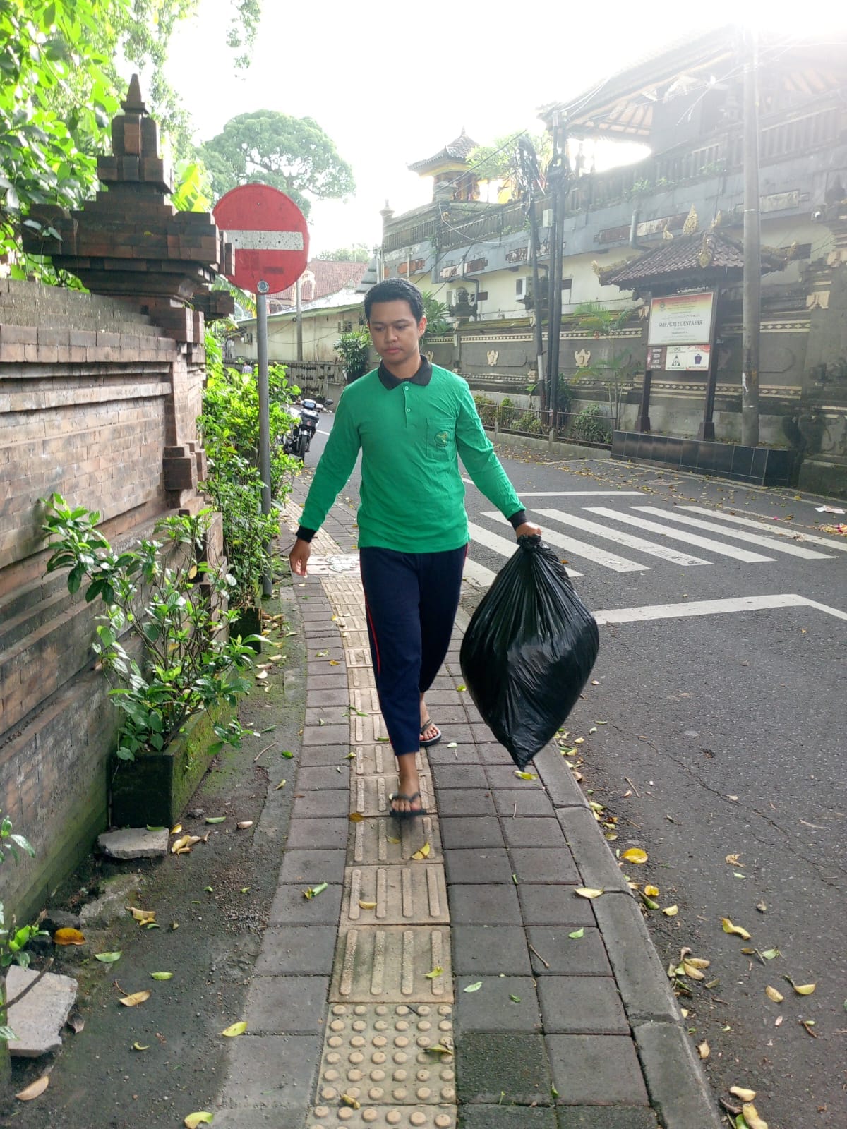 Atensi kebersihan lingkungan telajakan (got/selokan serta sungai) secara berkala 