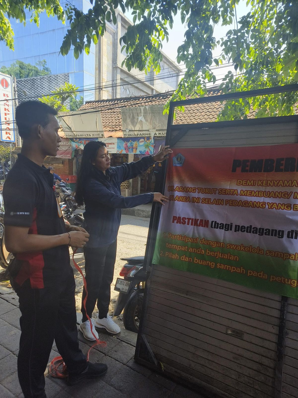 Optimalisasi Pengelolaan Sampah: Pemasangan Spanduk Edukasi di Jl. Katrangan & Pasar Ketapian