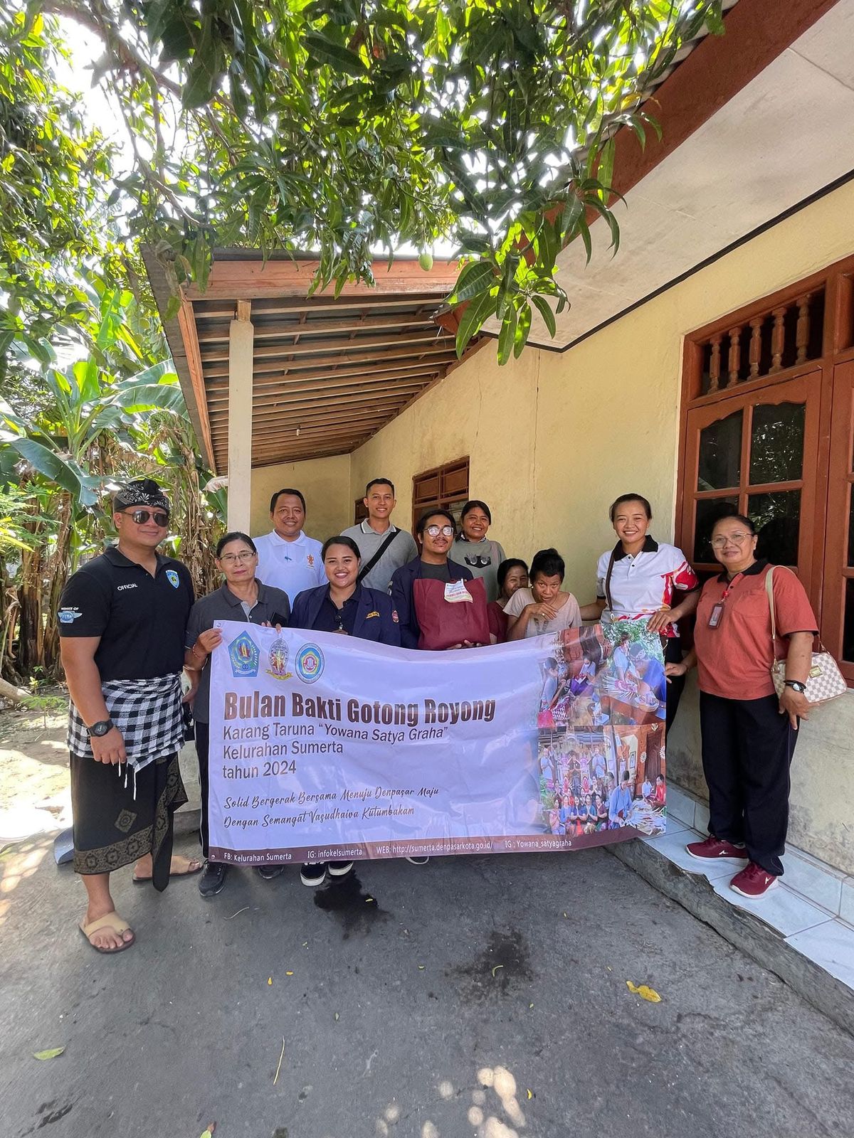 Karang Taruna Yowana Satya Graha Peduli: Penyerahan Bantuan Sembako dalam Bulan Bakti 2024