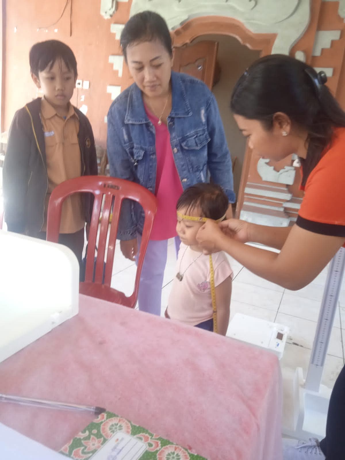 posyandu balita yang dirangkaikan dengan pemberian makanan tambahan (PMT) Tanjung Bungkak I