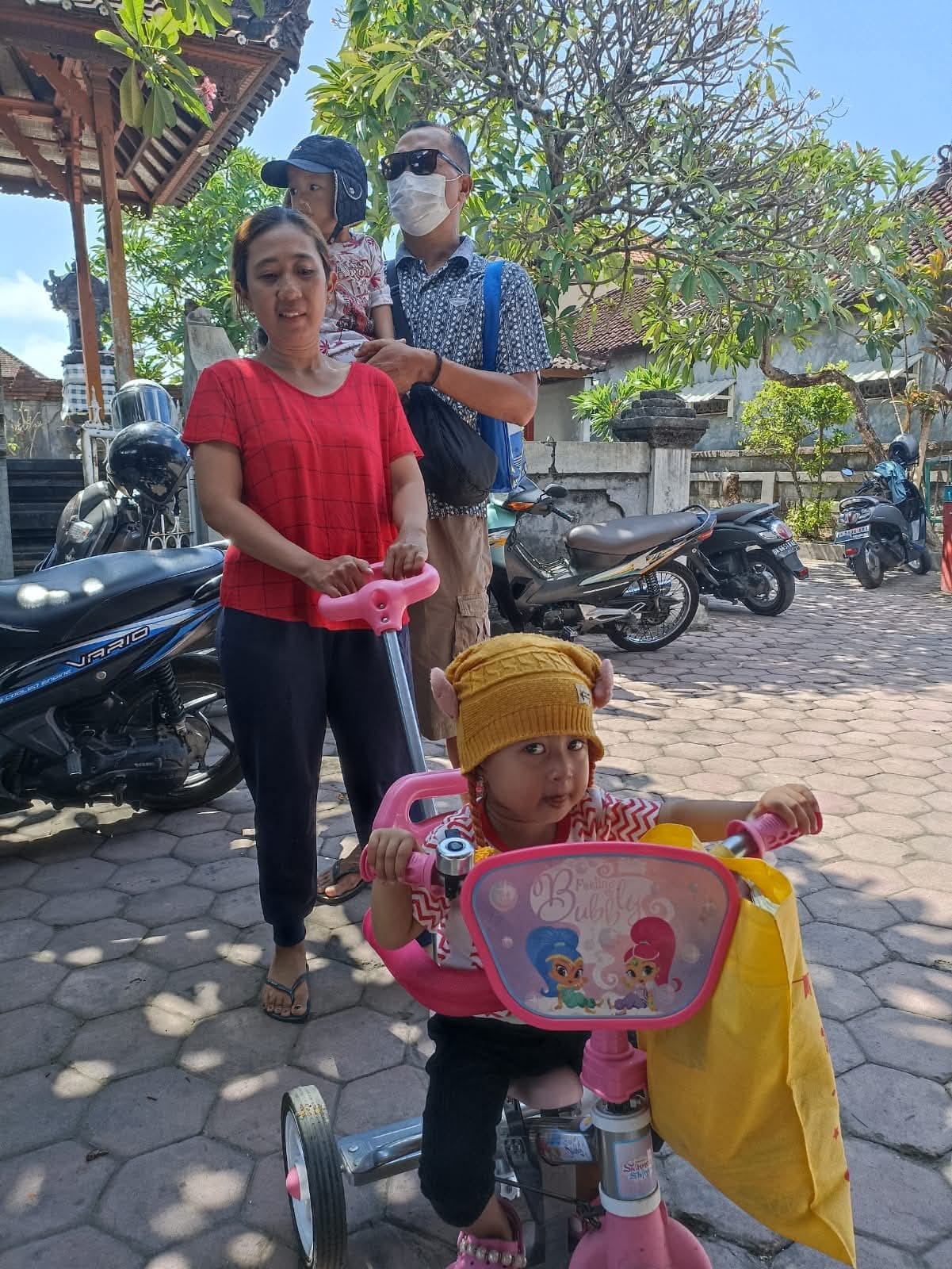 Posyandu balita dan lansia dengan pemberian makanan tambahan (PMT) di Lingkungan Buaji Sari