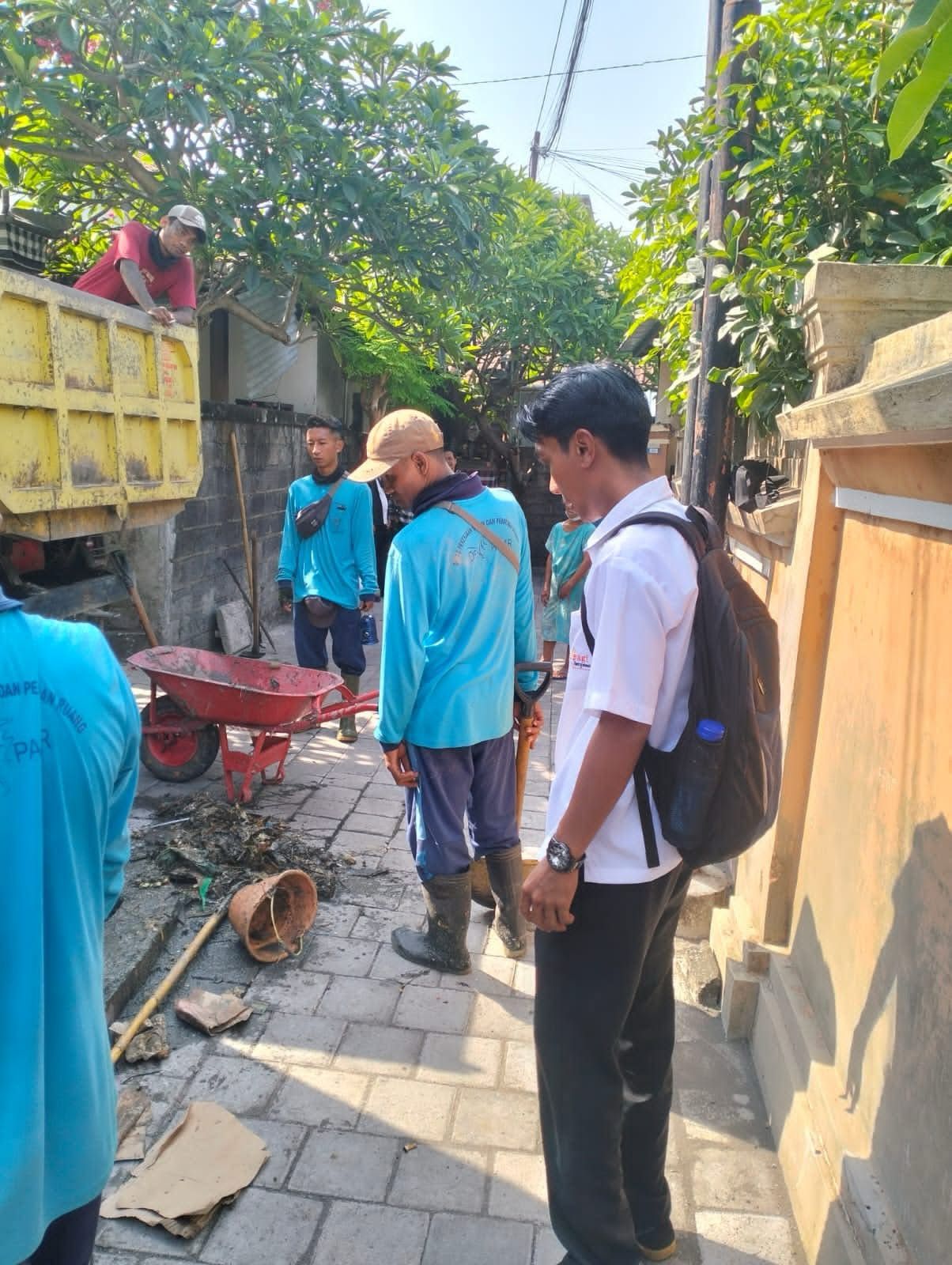 Penanganan got/saluran air di lingkungan abian kapas kaja 