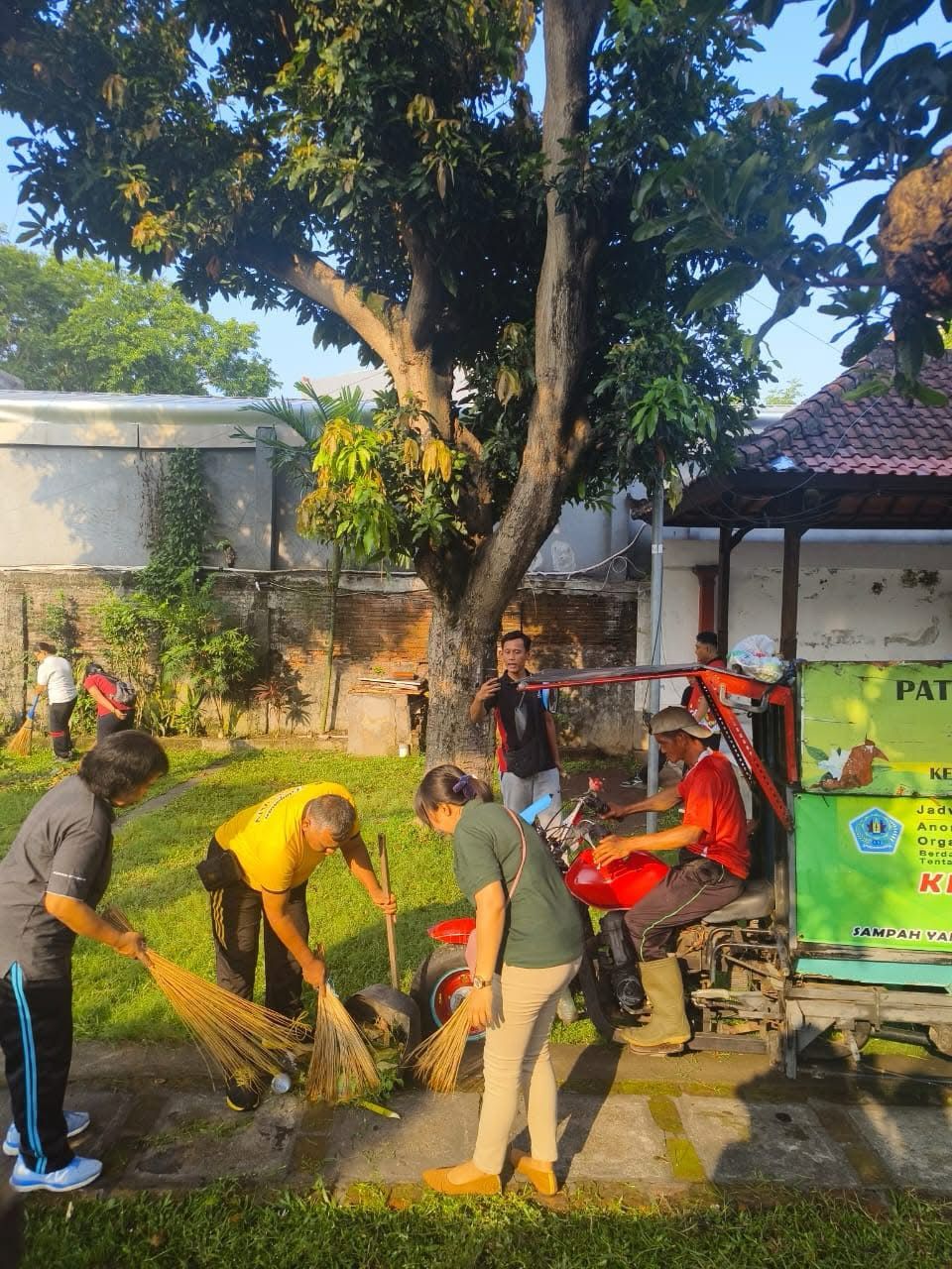 Penyelenggaraan pengelolaan sampah di lingkungan tanjung bungkak I
