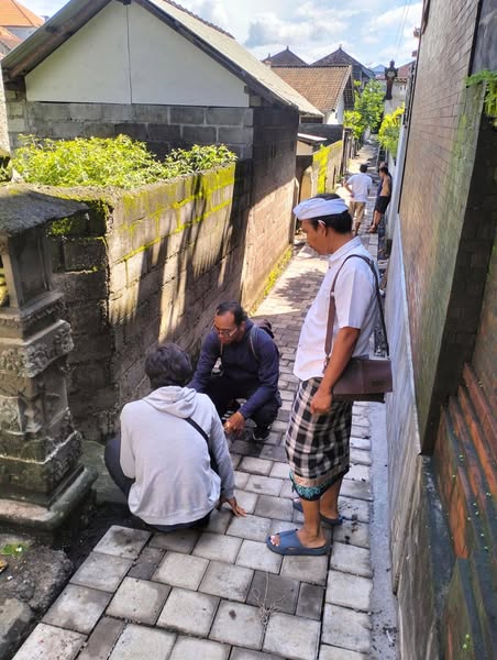 Pemantauan secara berkala dan berkelanjutan pelaksanaan pekerjaan penataan lingkungan (pavingisasi) 