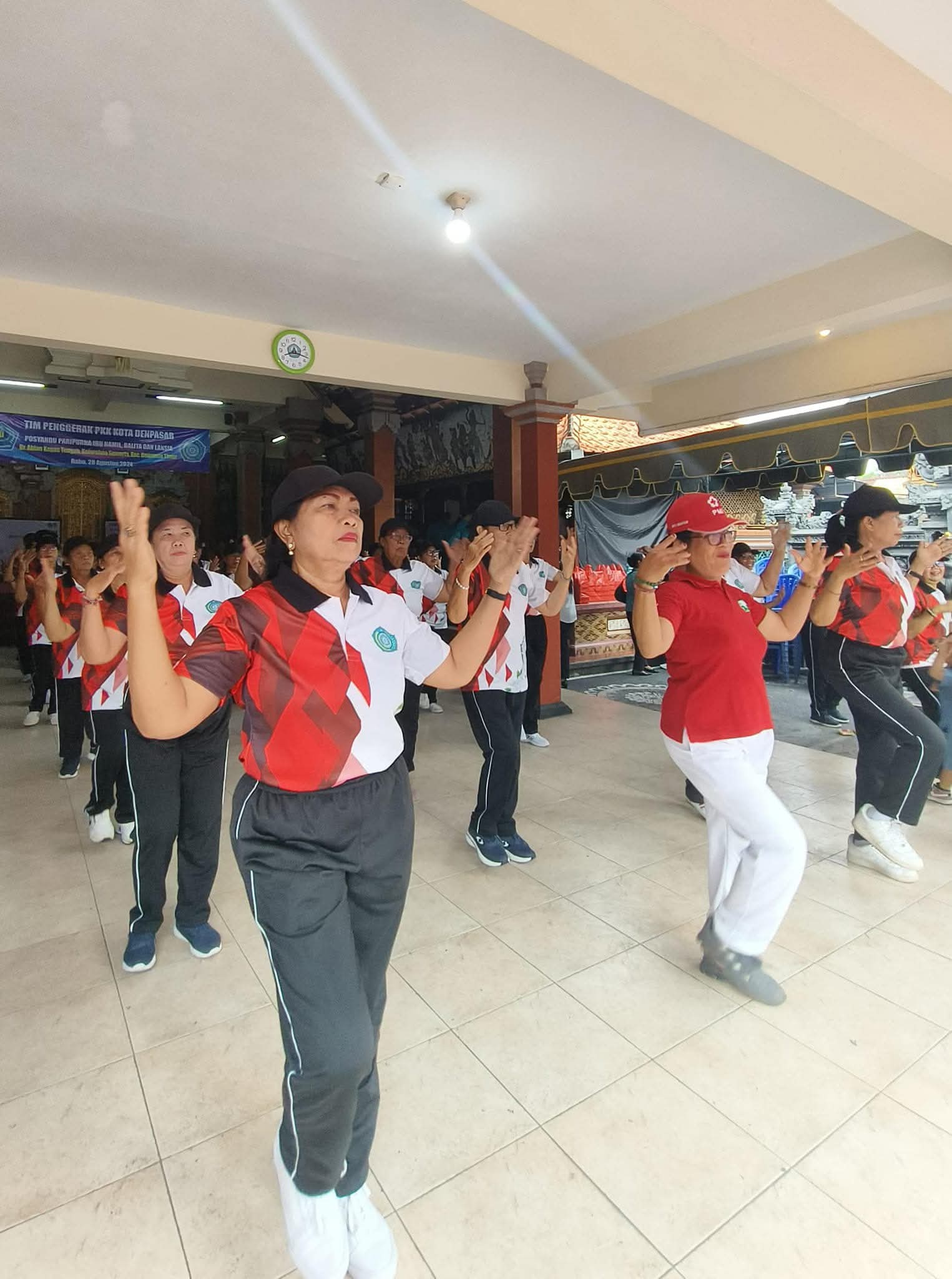 pembukaan posyandu paripurna dirangkaikan safari kesehatan dan bazzar pangan di Banjar Abian Tengah
