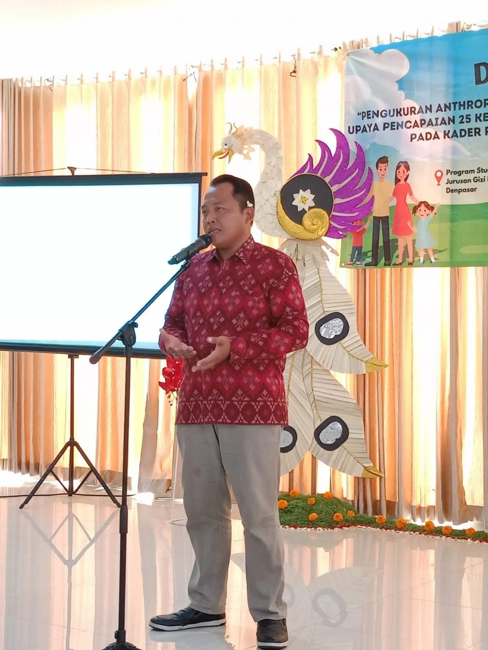 Pengukuran anthopometri dan pencatatan pada KMS keterampilan dasar kader bidang kesehatan se-kelurah