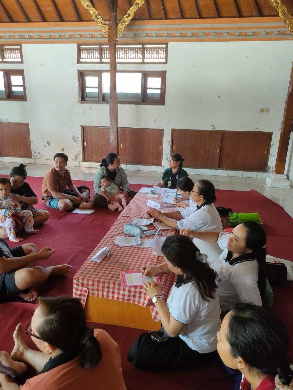 Pemantauan Kesehatan balita dan edukasi kesehatan di posyandu abian Kapas Kaja