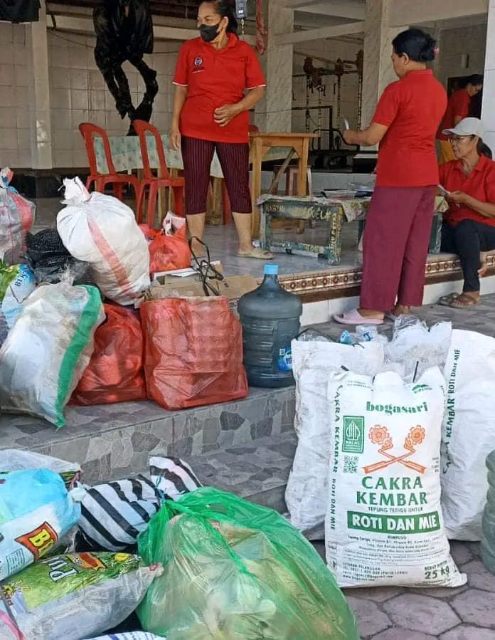 Giat peduli lingkungan melalui aktifitas mnejadi nasabah sekaligus menabung secara berkala dan berke