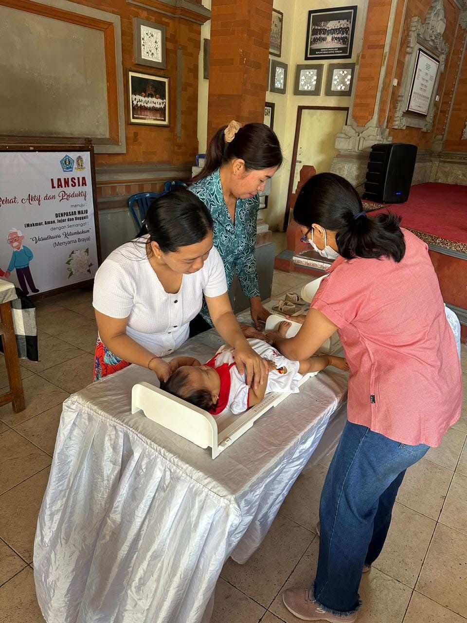 Posyandu Paripurna: Senam Lansia & Pelayanan Kesehatan Balita dan Lansia di Abian Kapas Tengah