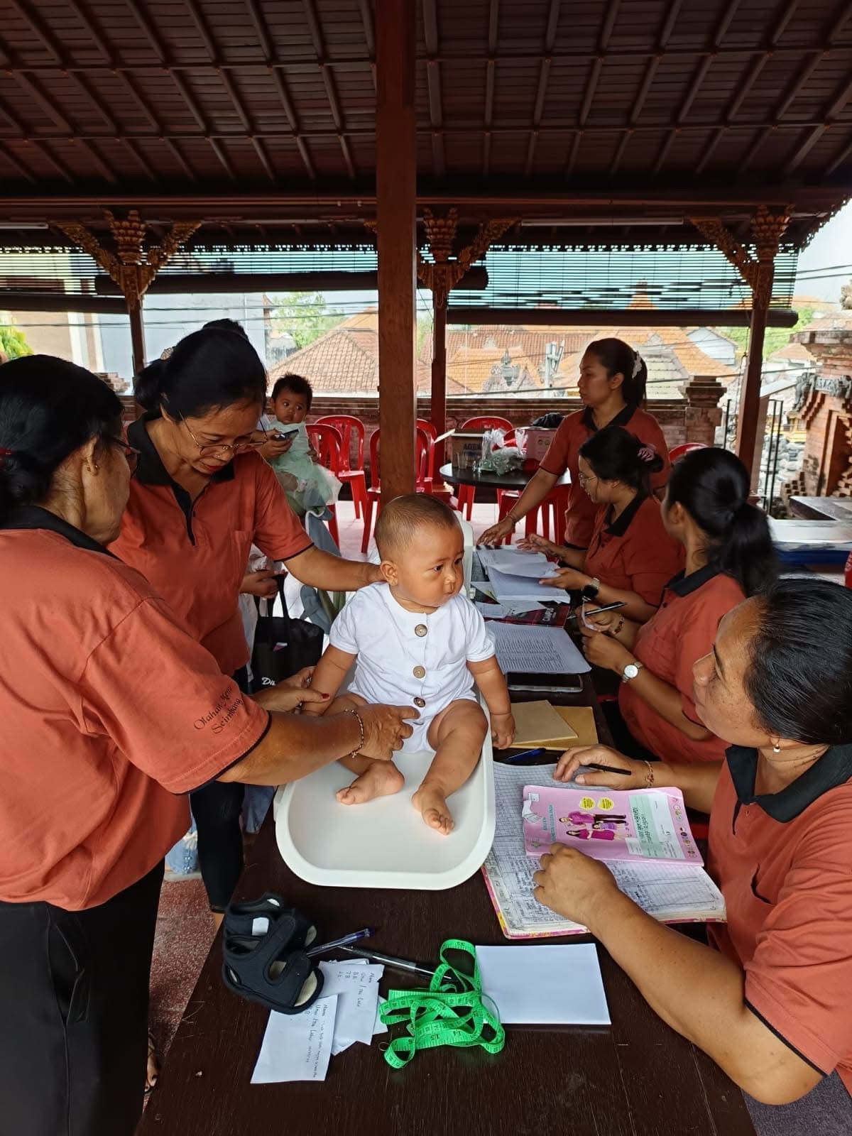 Pemantauan Kesehatan Balita dan Edukasi Kesehatan di Posyandu di lingkungan ketapian kaja