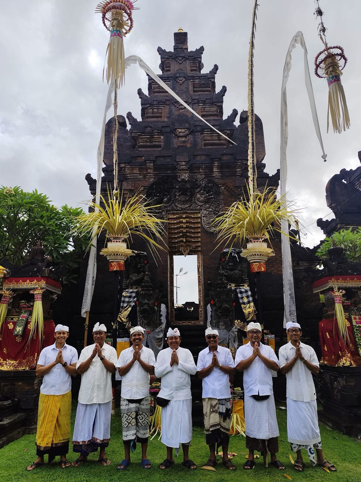 Sembah Bhakti Nayaka Praja dalam Pujawali di Pura Dalem Penataran Sumerta