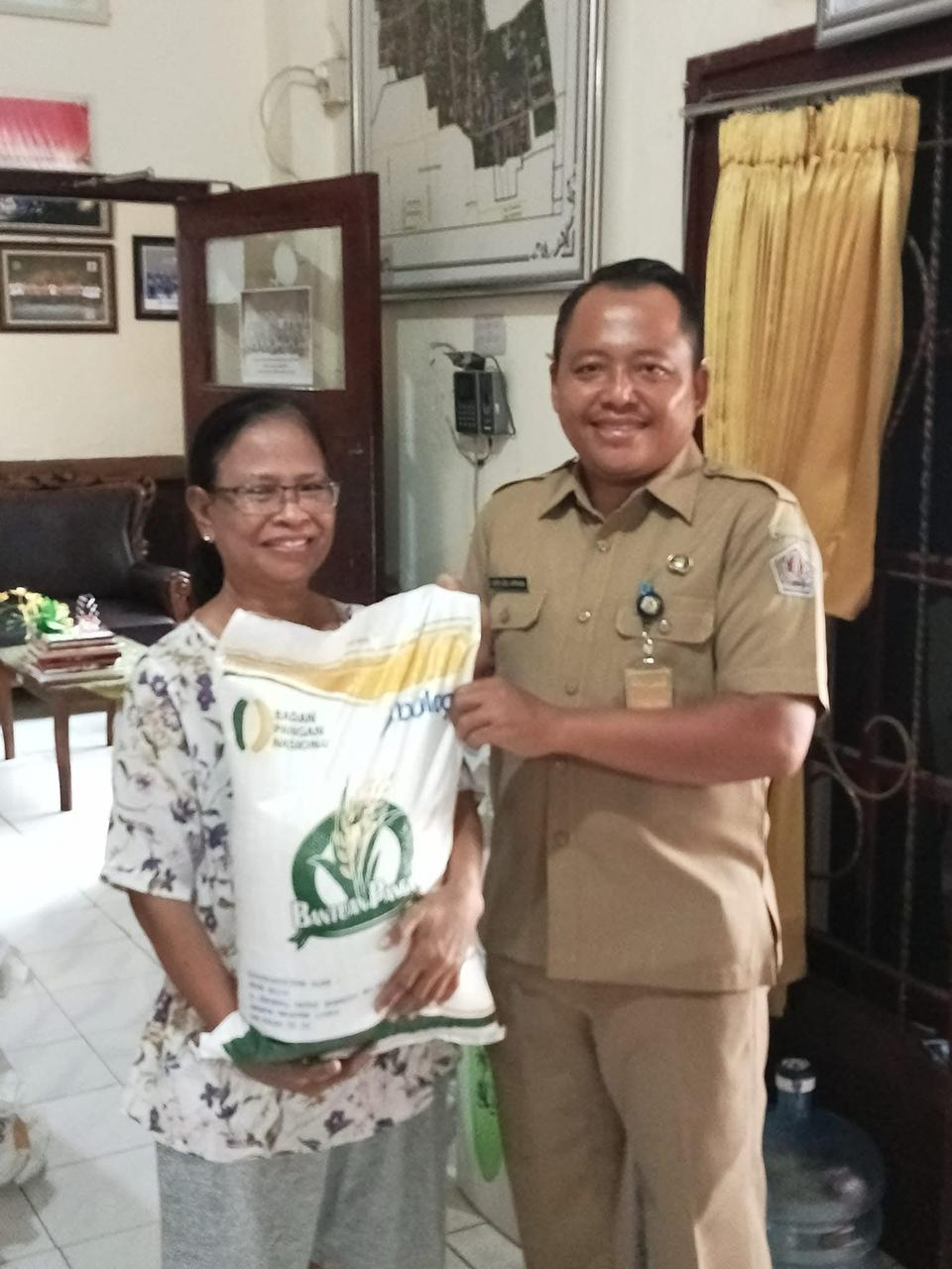 Fasilitasi Pendistribusian bantuan Pangan Lanjutan di kelurahan Sumerta