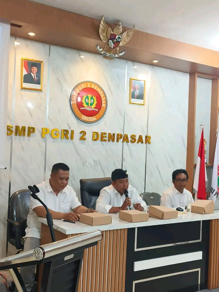 Pelantikan dan bimbingan teknik kelompok penyelenggara pemungutan suara (KPPS) kelurahan sumerta
