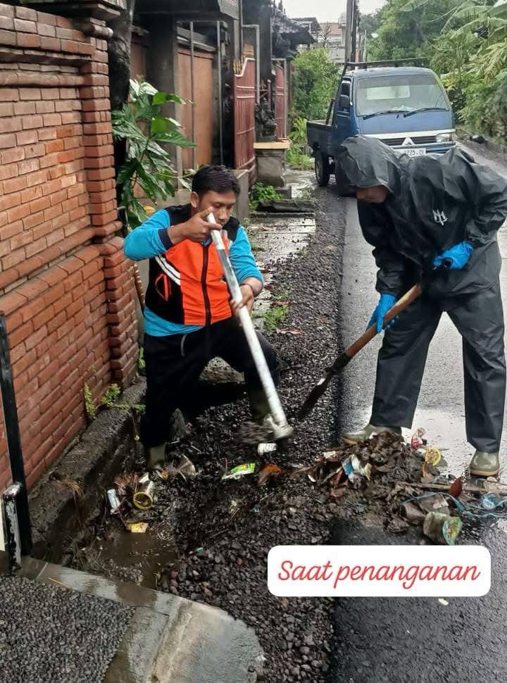Penggelontoran got di Jl. Akasia 1, Lingkungan Buaji Sari untuk Kelancara Saluran Aur 