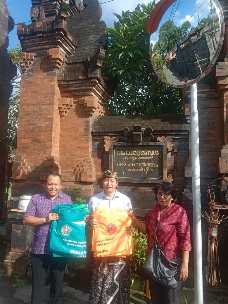 Distribusi tas/ kantong sampah modifikasi untuk lingkungan bersih