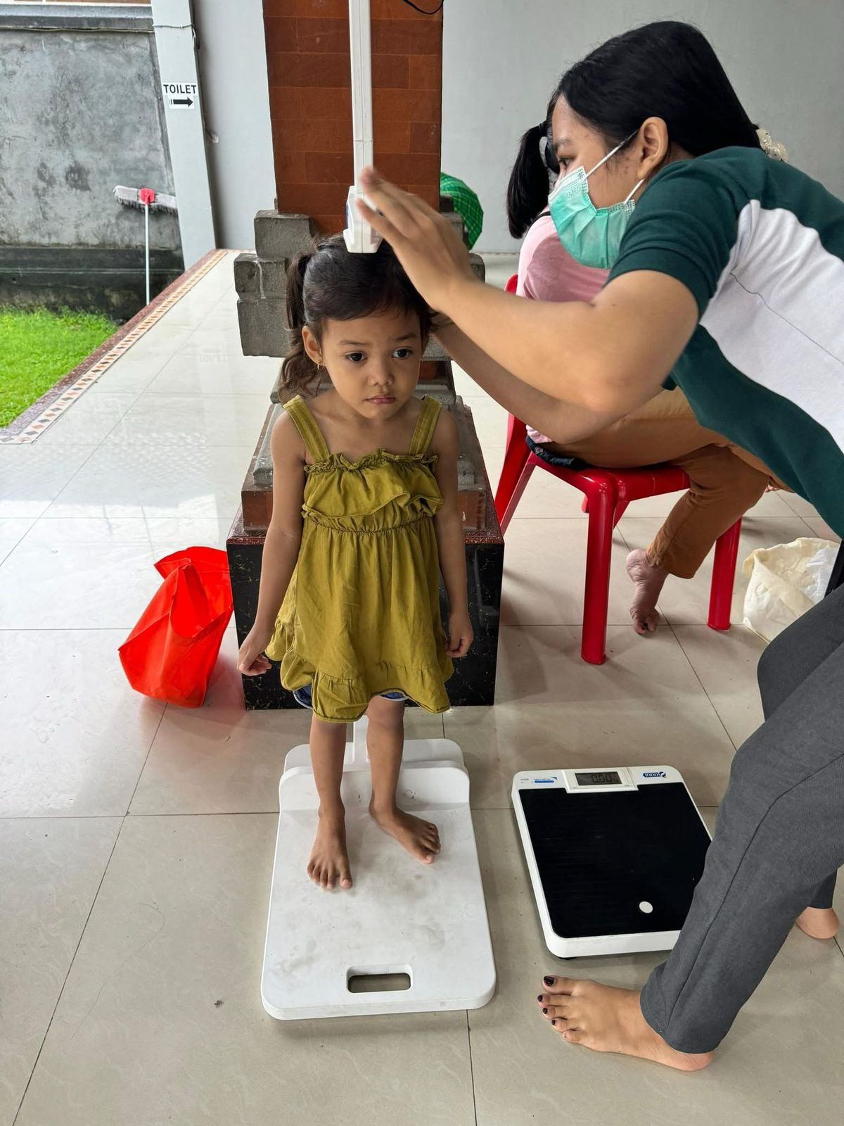 Pemantauan kesehatan dan edukasi stuntin di posyandu Abian Kapas Kelod