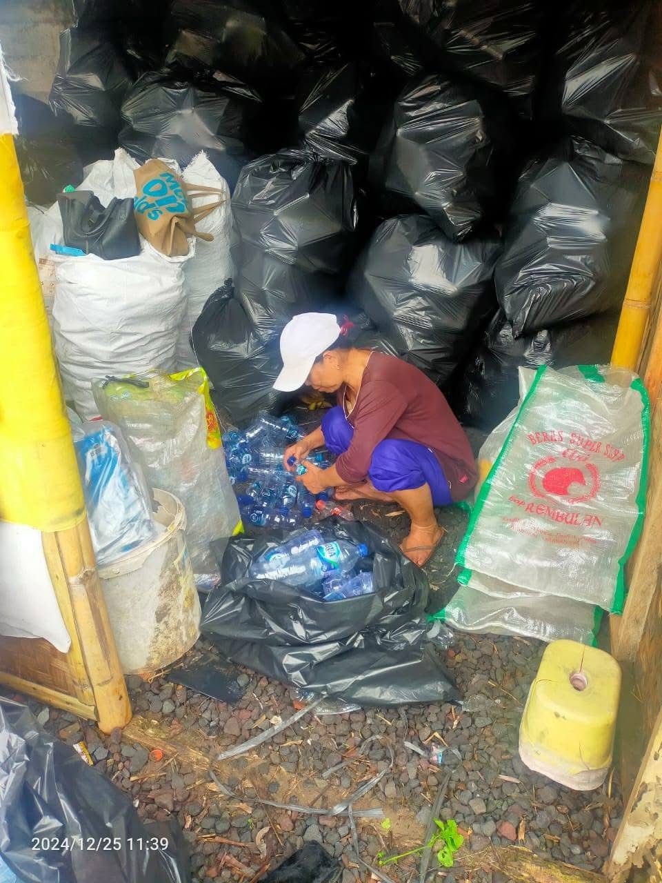 Tabungan peduli lingkungan di bank Sampah 