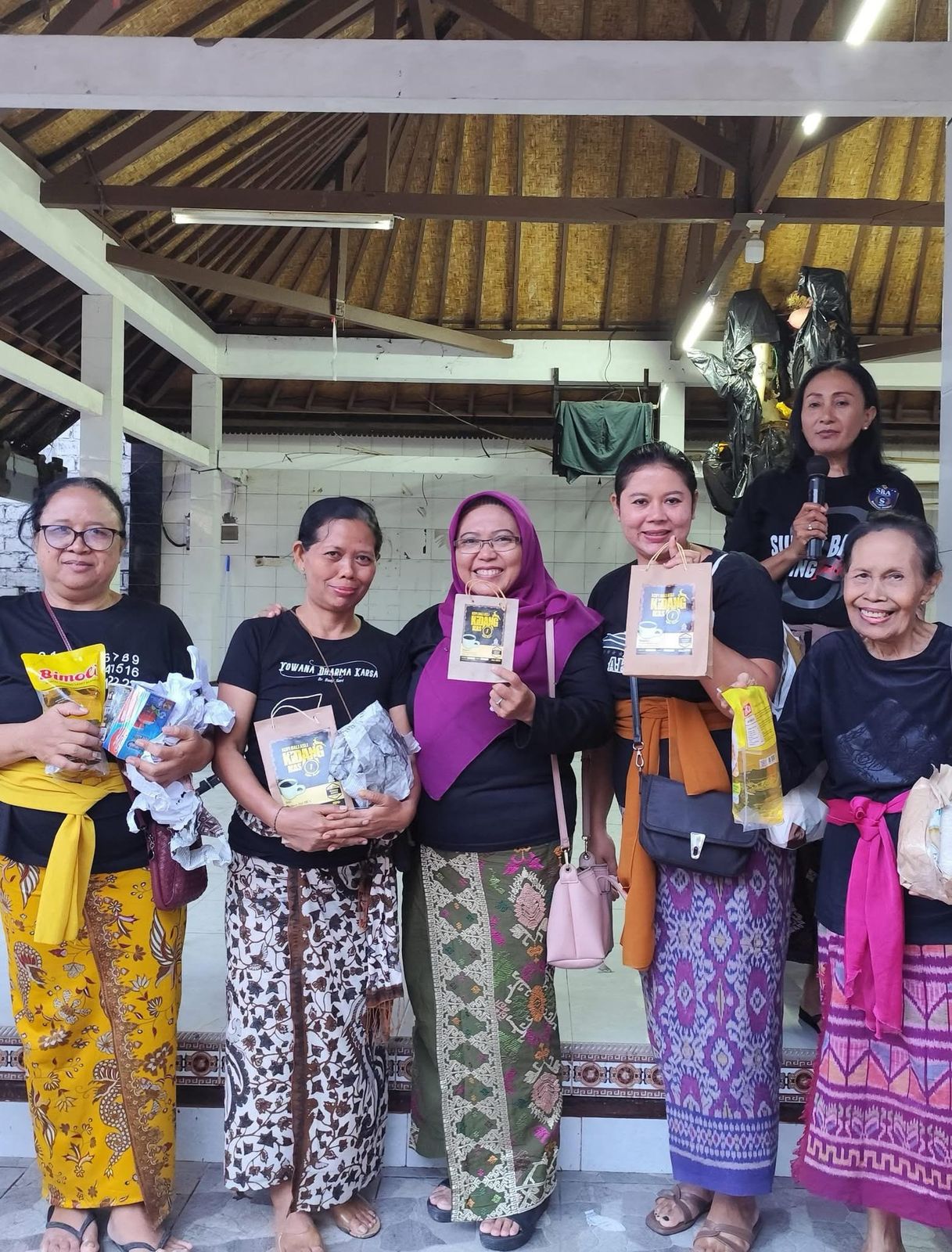 Semarak perayaan hari ibu ke-96 di Banjar Buaji sari