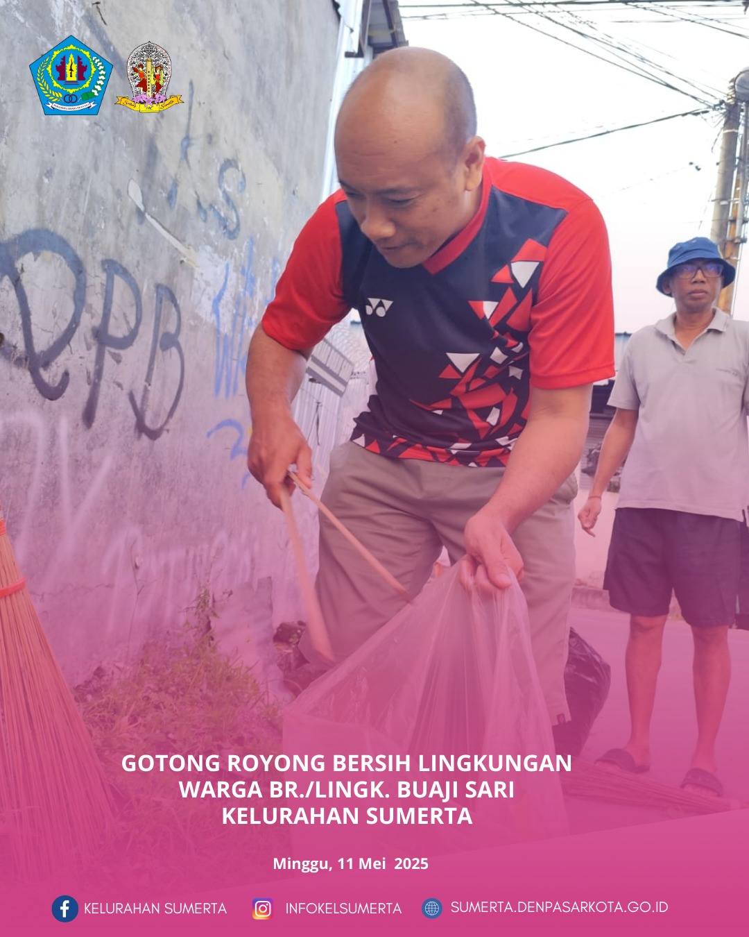 Pelaksanaan gotong royong bersih lingkungan bersama warga lingkungan Buaji Sari di areal Jl. Akasia 