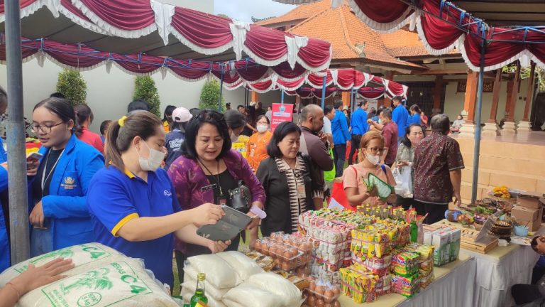 Tekan Inflasi Dan Meriahkan HUT Kota Denpasar ke 235 Pemkot Gelar Pasar Murah di Kelurahan Sumerta